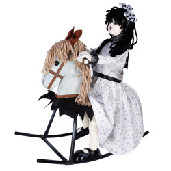 Poupée Maléfique Sur Cheval...